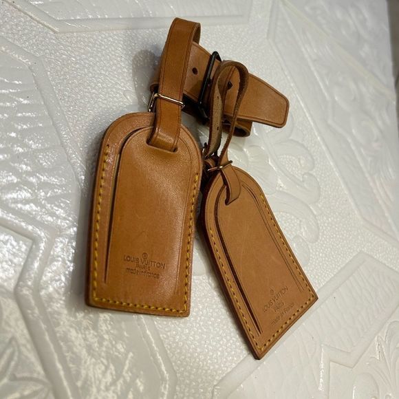 VintageโLOUIS VUITTON
Vachetta Luggage Tags w/ Keepall Strap Holders - Picture 6 of 7
